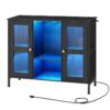 Armoire à barre avec station de charge et lumière LED, Table de bar basse avec casiers à vin et porte-verres, Buffet de cuisine noir, 3 Points de vente et 2 Ports USB, pour salle à manger, Salon et