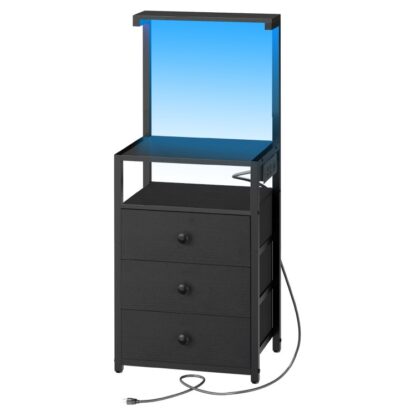 Seastán oíche le Stáisiún Muirearú agus Soilse LED, Seastán Oíche faoi stiúir le Asraonta agus Calafoirt USB, Tábla Deiridh le Tarraiceáin Fabraic agus Seilfeanna Stórála Oscailte le haghaidh Seomraí Leapa, Dubh