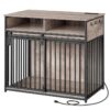 Meubles de caisse de chien avec des tiroirs, 39.4" Chenil pour chien en bois intérieur avec station de recharge, Caisse pour chien robuste avec porte de grange coulissante pour chien de taille moyenne/grande, Grège et Noir