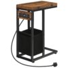 C -formet sidebord, Sofa sidebord med opladningsstation, Sammenfoldelig bærbar bord til sofa, 2 USB -porte og 2 AC -forretninger, Sengbord med stofpose, rustik brun og sort