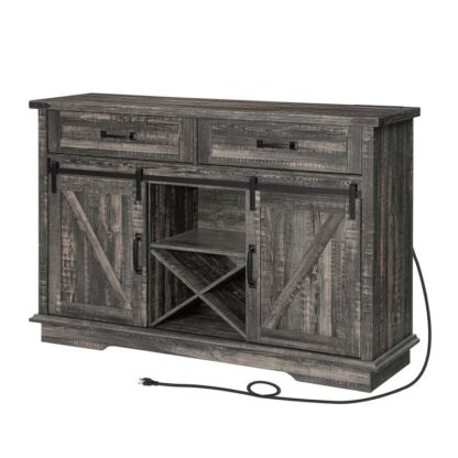 armário de bar com energia, 53.9-Inch Farmhouse Coffee Bar Gabinet com 2 gavetas, portas de celeiro deslizantes, Titulares de xícara e prateleira de vinho em forma de X, cinza vintage