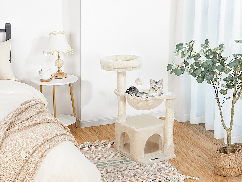 pequeño árbol para gatos