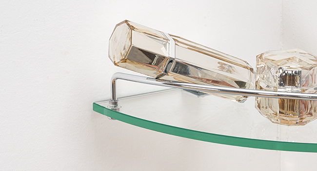 Glass baderomshyller